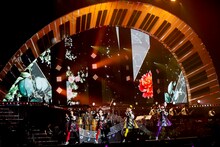 ももいろクローバーZ「ももいろクリスマス2018 DIAMOND PHILHARMONY -The Real Deal-」12月25日公演の様子。（Photo by HAJIME KAMIIISAKA＋Z）