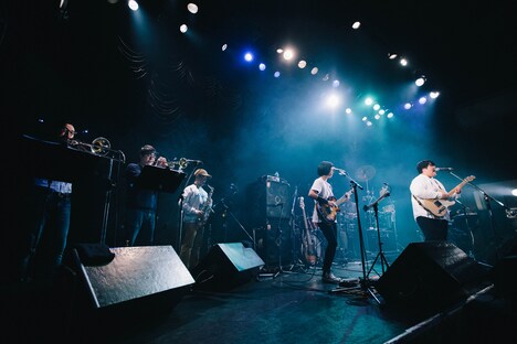 スカートと在日ホーンズ。(撮影:廣田達也)