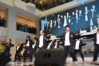 吉本坂46選抜メンバーによる「泣かせてくれよ」。