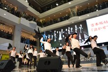 吉本坂46選抜メンバーによる「泣かせてくれよ」。