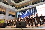 吉本坂46選抜メンバーによる「泣かせてくれよ」。