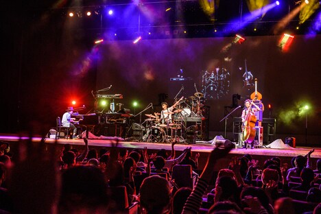 H ZETTRIO「Feel Good !!! 18/19」千葉・市川市文化会館公演の様子。（Photo by Yuta Ito）