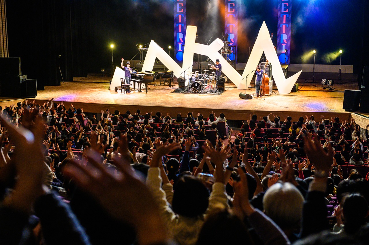 H ZETTRIO「Feel Good !!! 18/19」千葉・市川市文化会館公演の様子。（Photo by Yuta Ito）