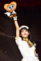 「パブりん」を持つ藤本ばんび。