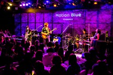 TAKURO「GLAY TAKURO Solo Live 平成最後のTAKUROとChristmas 2018 ～Journey without a map 2018～」の様子。（撮影：岡田裕介）