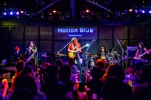 TAKURO「GLAY TAKURO Solo Live 平成最後のTAKUROとChristmas 2018 ～Journey without a map 2018～」の様子。（撮影：岡田裕介）