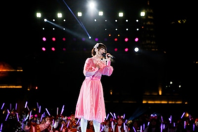 花澤香菜「2019 BTVユニバーサル年越し雪と氷の祭典」収録時の様子。（写真提供：SACRA MUSIC）