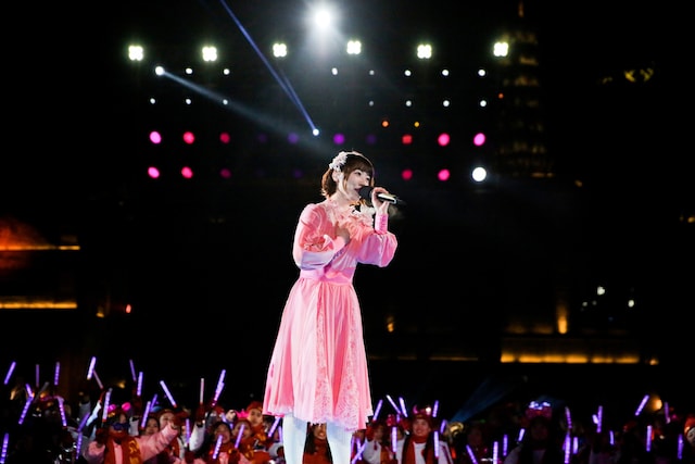 花澤香菜「2019 BTVユニバーサル年越し雪と氷の祭典」収録時の様子。（写真提供：SACRA MUSIC）
