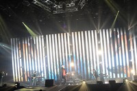 「Mr.Children Tour 2018-19 重力と呼吸」の様子。（撮影：渡部伸 / 写真は神奈川・横浜アリーナ公演時のもの）