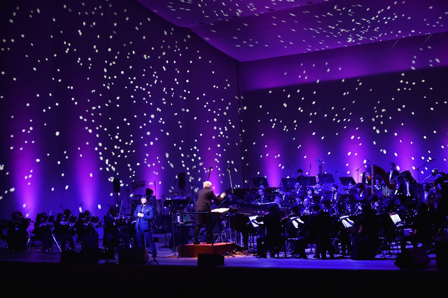 「ASKA PREMIUM SYMPHONIC CONCERT 2018 -THE PRIDE-」の様子。