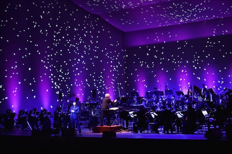 「ASKA PREMIUM SYMPHONIC CONCERT 2018 -THE PRIDE-」の様子。