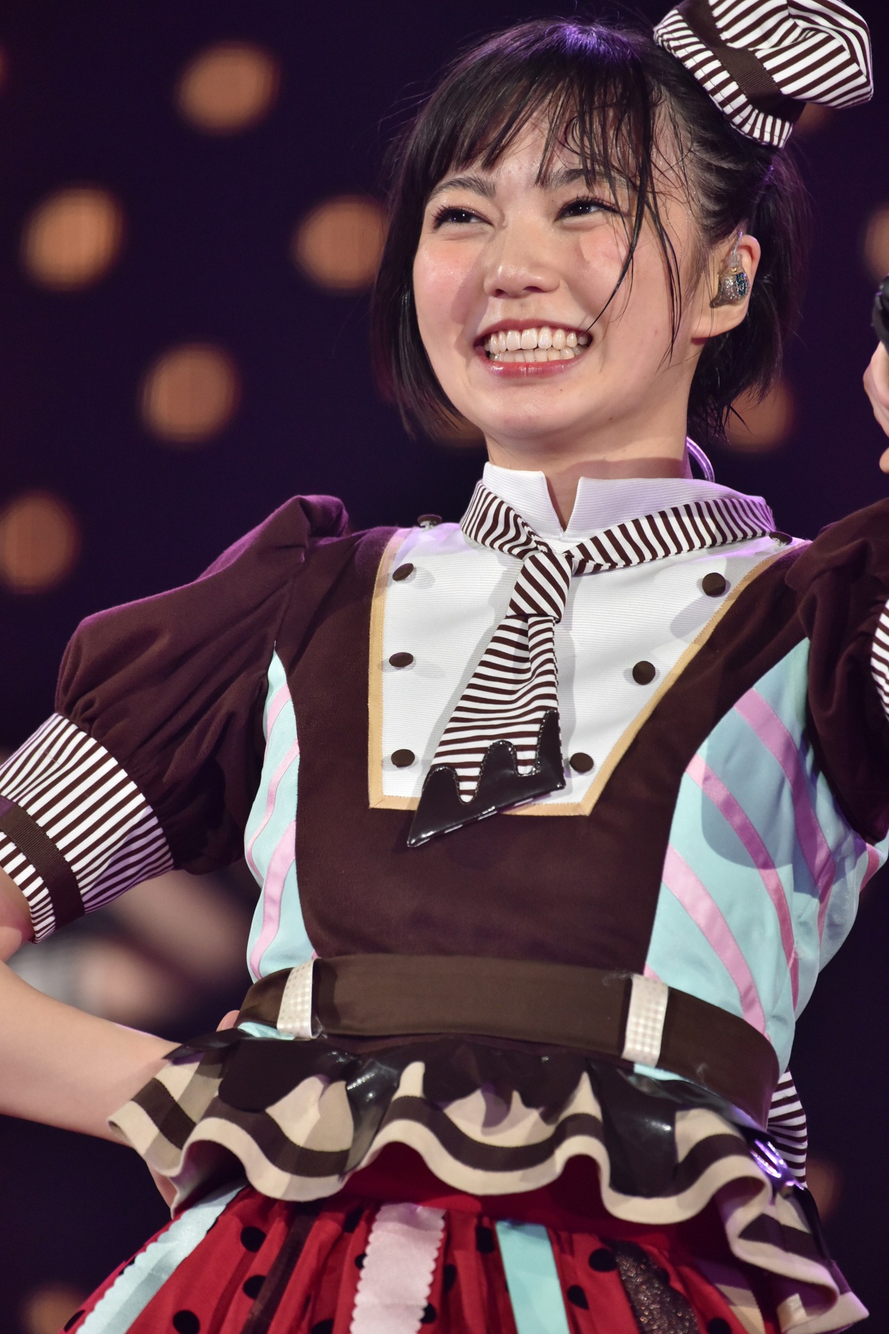 安本彩花