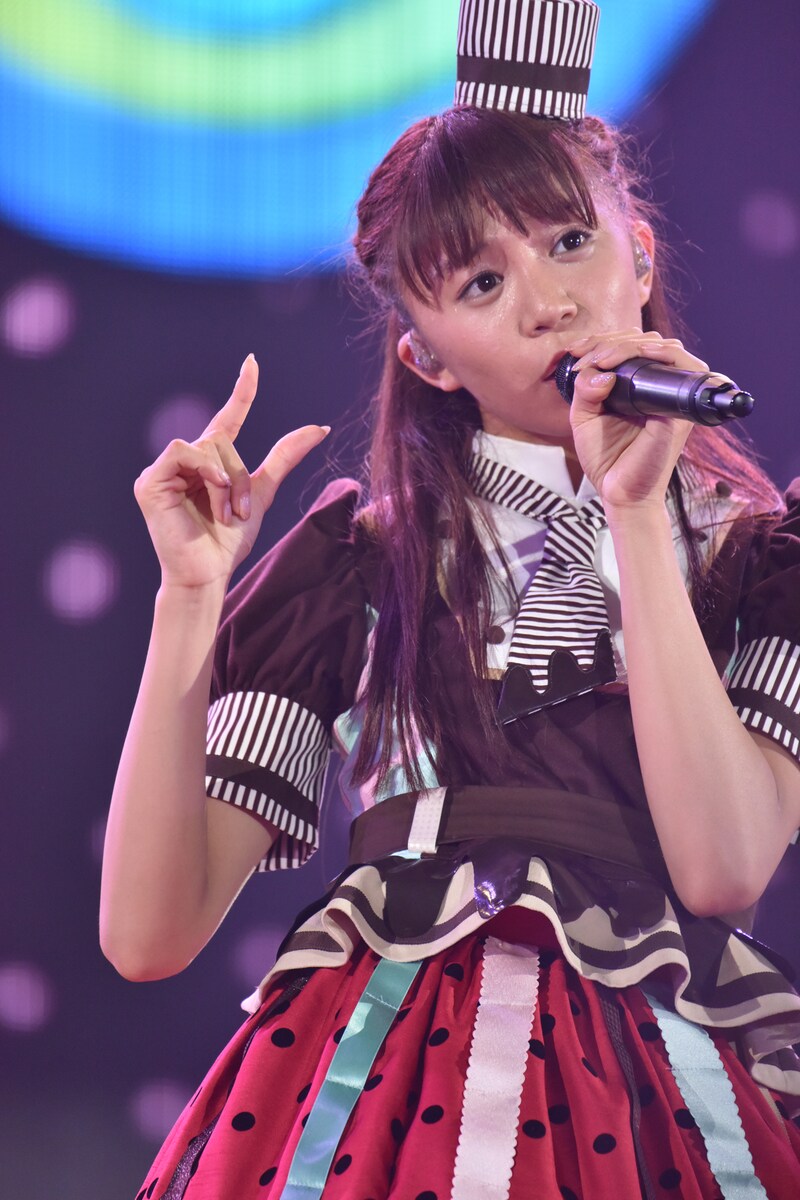 星名美怜。12月23日に千葉・幕張イベントホールで開催された、クリスマスライブ3DAYS「クリスマス大学芸会2018」の初日公演「スイートハニーサンデー」の様子。