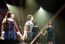 1日目の中山莉子（左）＆小林歌穂（右）ユニット。（写真提供：スターダストプロモーション）