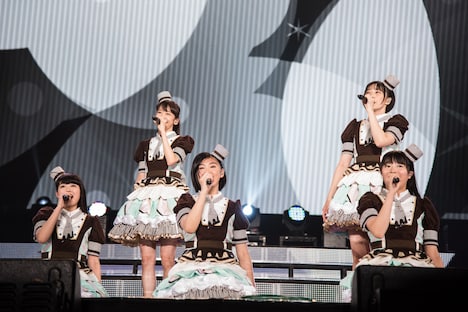 私立恵比寿中学「クリスマス大学芸会2018～スペシャルロイヤルケーキ～」の様子。