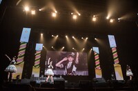 私立恵比寿中学「クリスマス大学芸会2018～スペシャルロイヤルケーキ～」の様子。