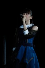 2日目は星名美怜の欠席によりソロで「リフレインが、ずっと」を歌った真山りか。（写真提供：スターダストプロモーション）