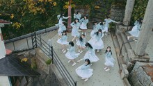 STU48「風を待つ」ミュージックビデオのワンシーン。