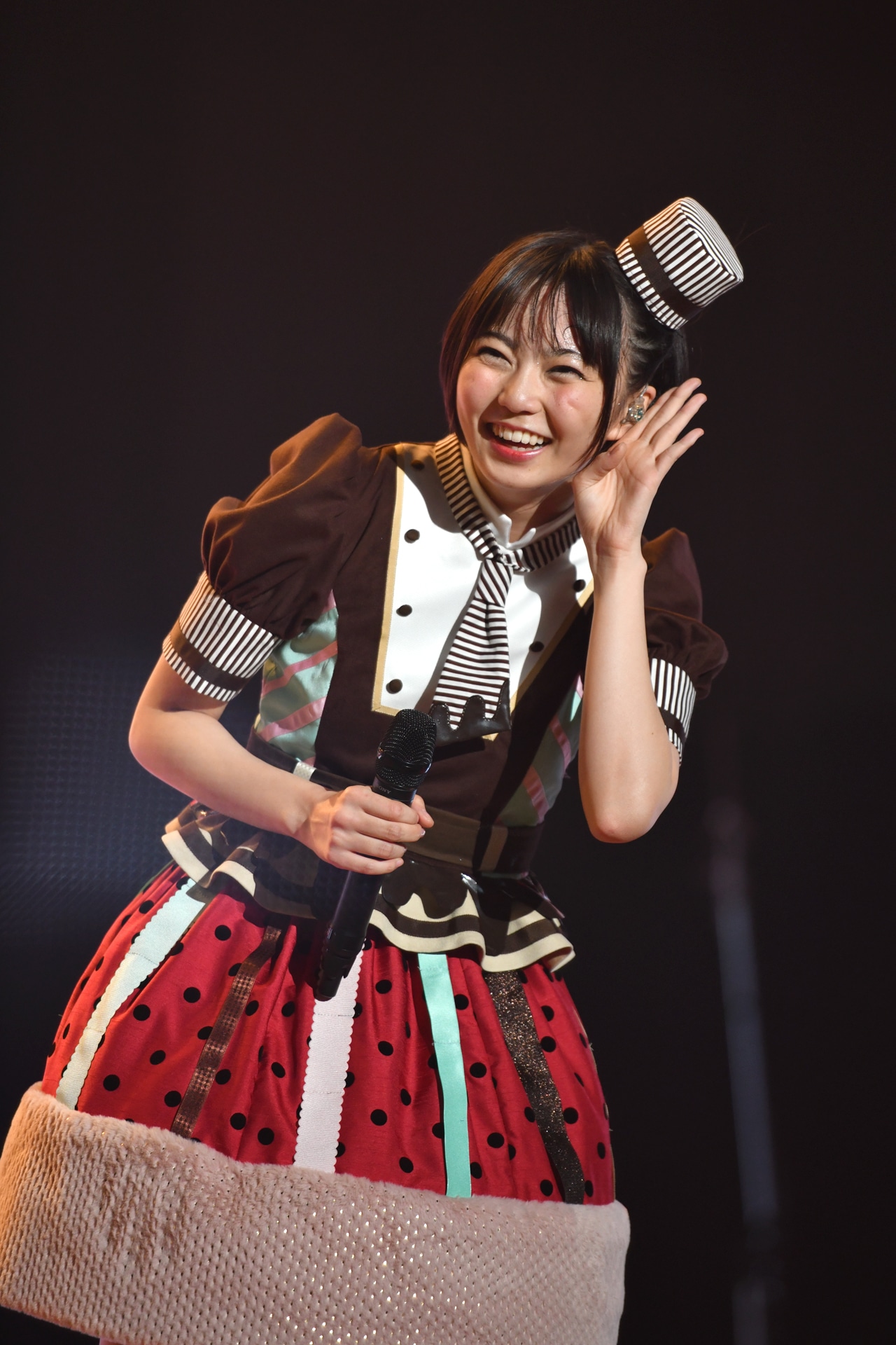 安本彩花