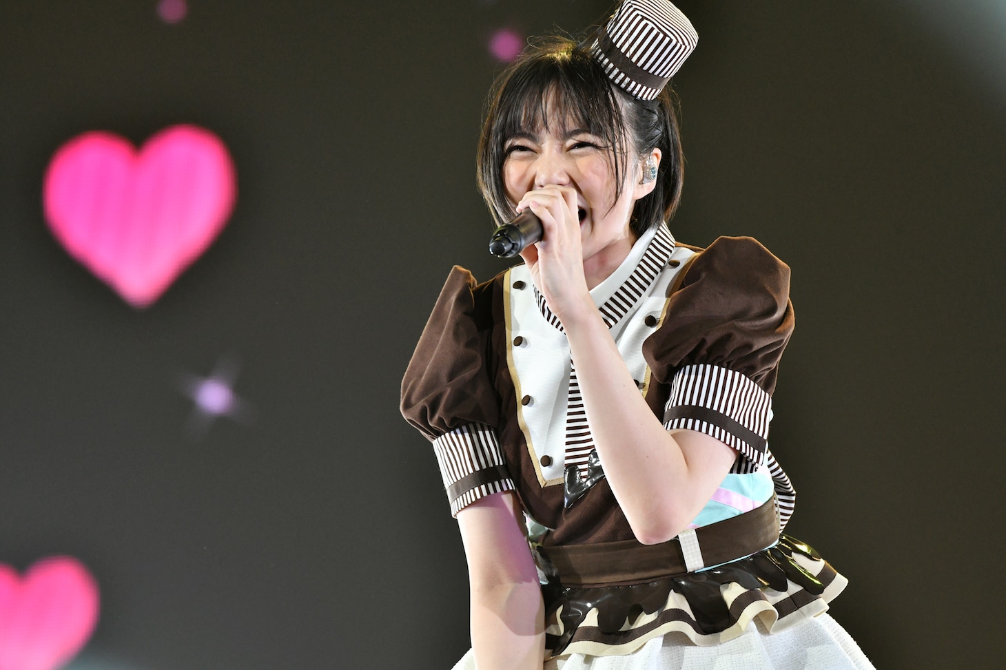 安本彩花