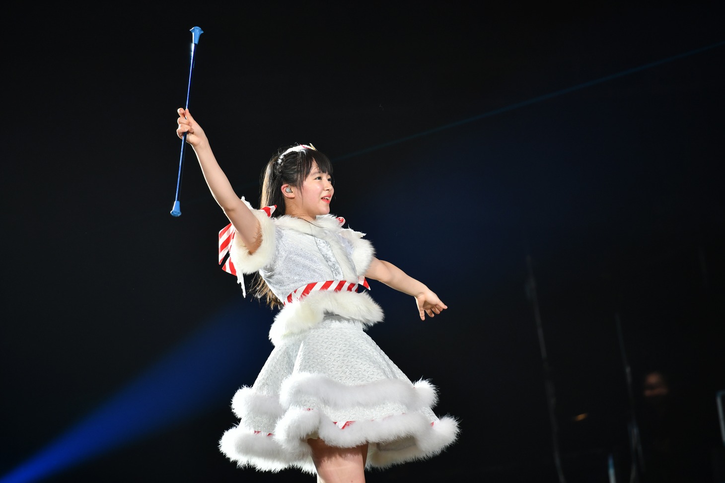 ダンスバトルで得意のバトンを披露する中山莉子。