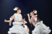 「サドンデス」で真山りか（左）に食ってかかる中山莉子（右）。