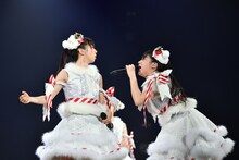 「サドンデス」で真山りか（左）に食ってかかる中山莉子（右）。