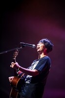 吉田結威（G, Vo）（撮影：松本いづみ）