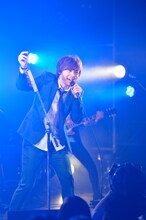 岸洋佑（提供：日本コロムビア）