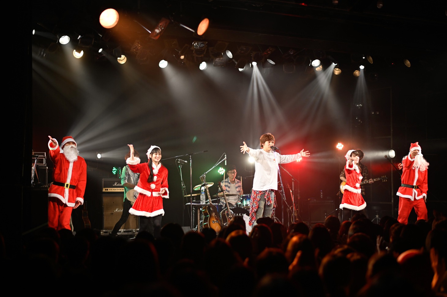 岸洋佑のワンマンライブの様子。（提供：日本コロムビア）