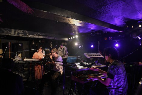 「中村佳穂BAND presents. 2nd album 『AINOU』 release party」東京・下北沢CLUB251公演の様子。（撮影：森建二）