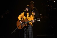 あいみょんの音合わせの様子。