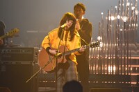 あいみょんの音合わせの様子。