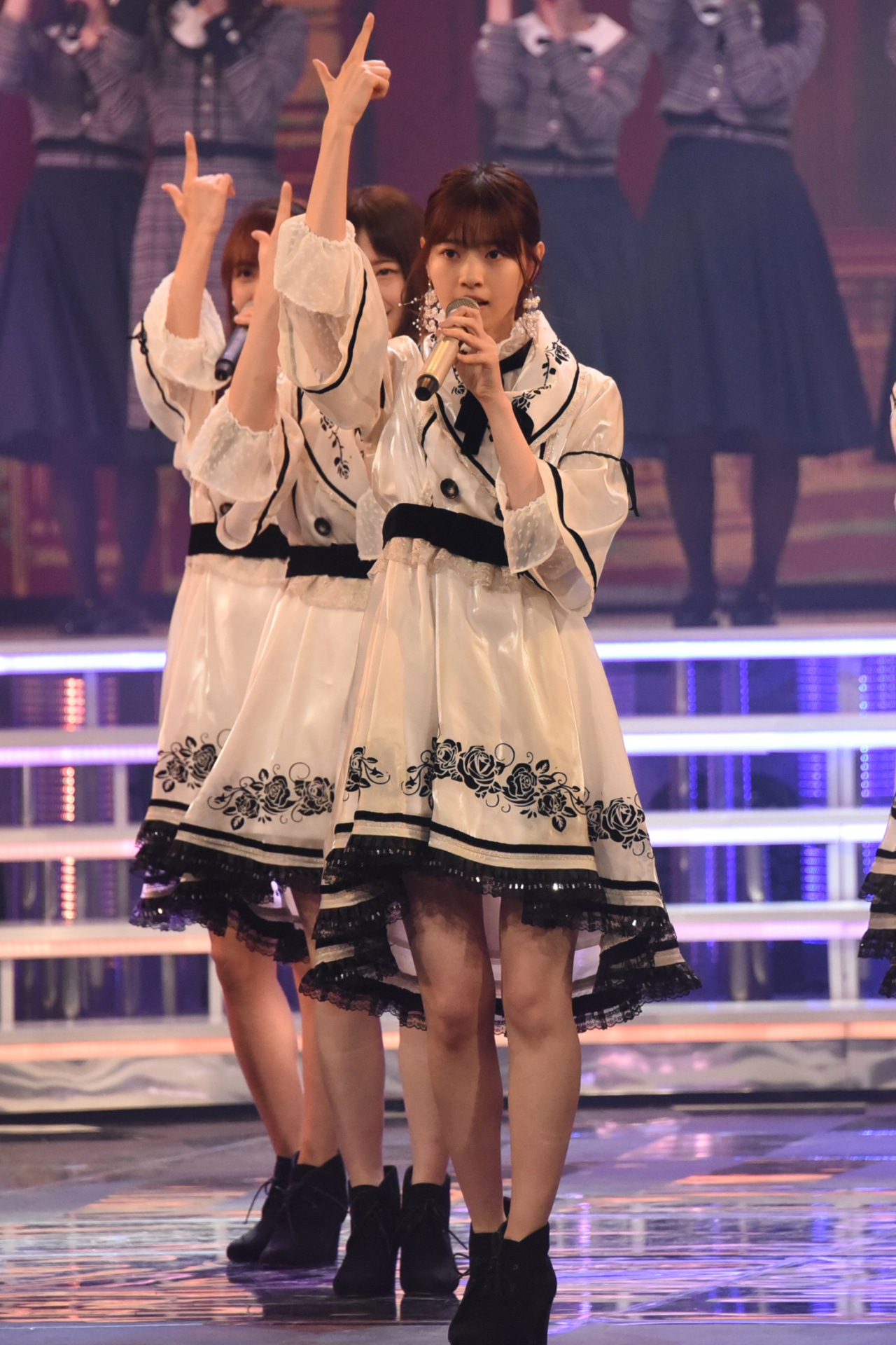 リハーサル中の西野七瀬。