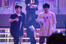 音合わせに参加した内村光良（左）。