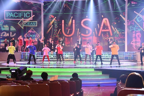 DA PUMPと内村光良の音合わせの様子。