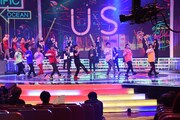 人気画像1位は「DA PUMP紅白『U.S.A.』で内村光良とコラボ、三浦大知の心配にISSA反論」より、DA PUMPと内村光良の音合わせの様子。
