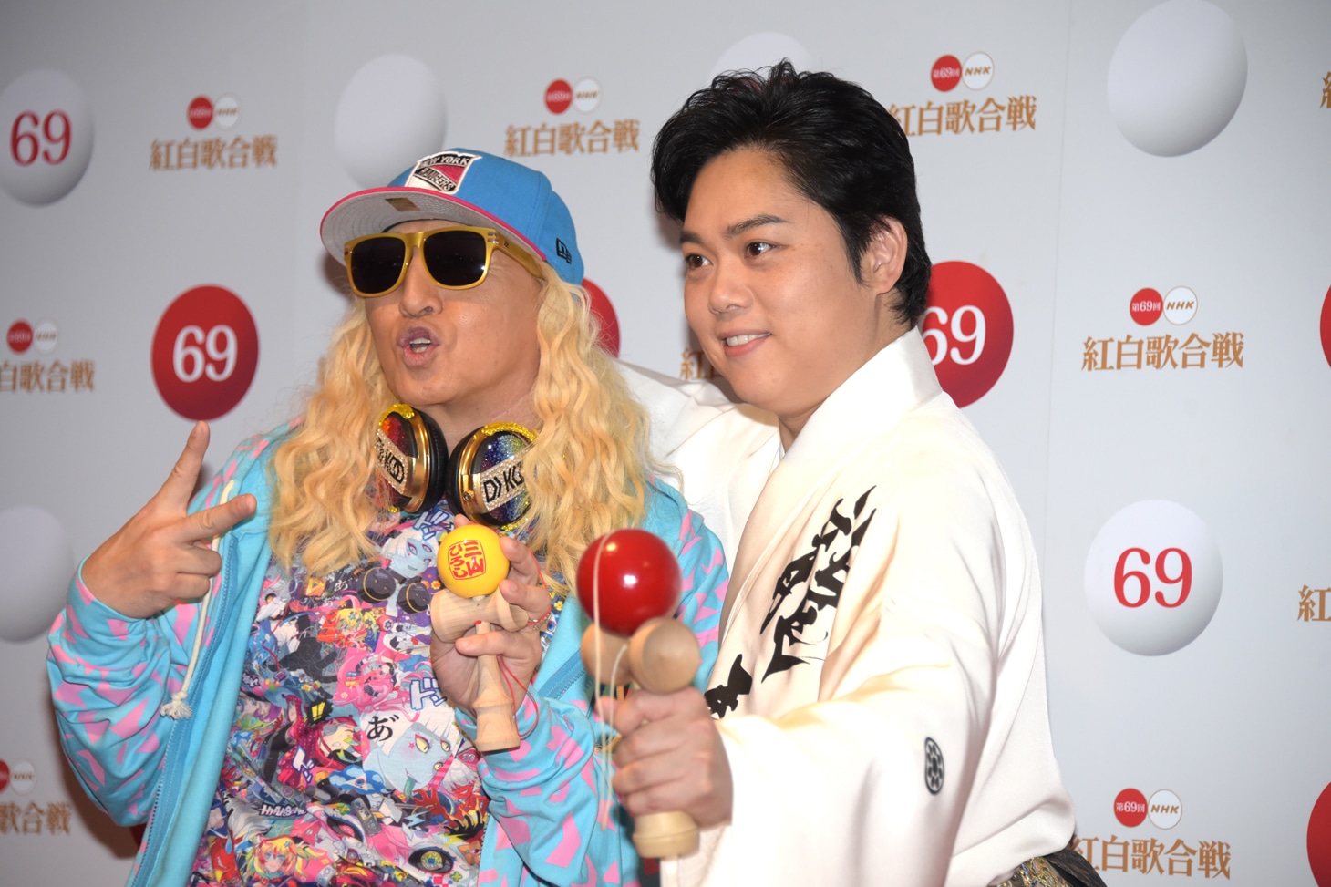 DJ KOOと三山ひろし。