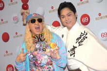 DJ KOOと三山ひろし。