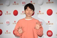 「フラッシュが増えた！」と喜ぶ星野源。