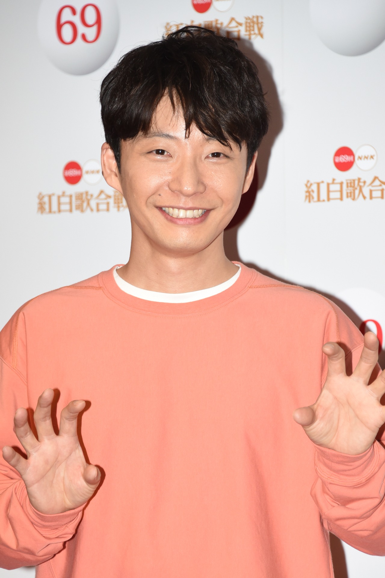 笑顔の星野源。