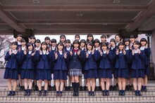 清原果耶と神奈川県立横浜平沼高校ダンス部の生徒。