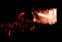 「神聖かまってちゃん10周年っ！『年末だ！来年までにみんな死ね』」の会場の様子。（撮影：山本華）