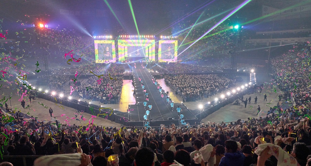 「ナオト・インティライミ ドーム公演2018～4万人でオマットゥリ！年の瀬、みんなで、しゃっちほこ！＠ナゴヤドーム～」の様子。（撮影：新澤和久）