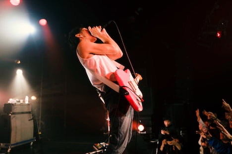 の子（Vo, G）（撮影：山本華）