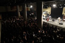 山出愛子「Aiko Yamaide LIVE Diary Vol.2 1227」の様子。（撮影：大庭元）