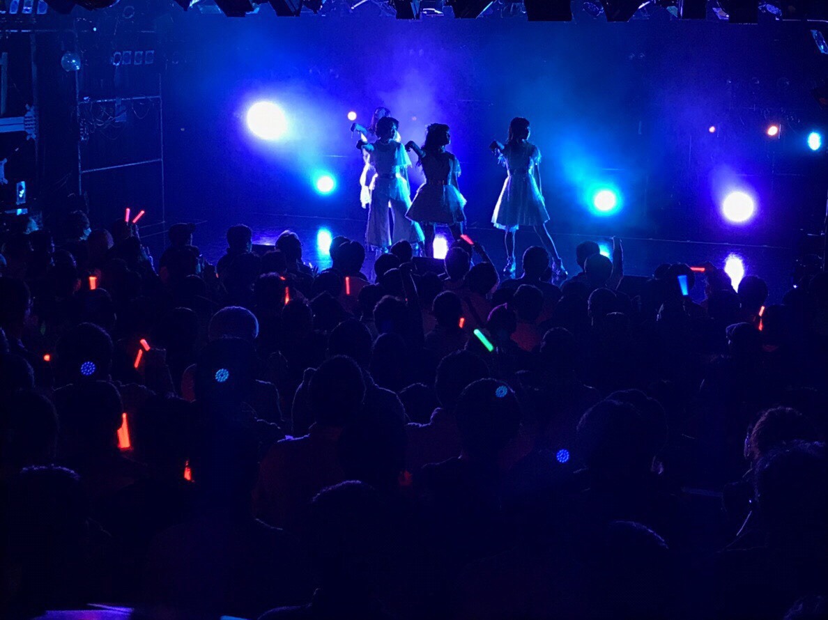 「大阪 大忘年会2018」の様子。（写真提供：エイベックス）