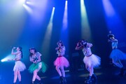 アップアップガールズ（仮）全曲ライブ1部の様子。（撮影：マツオシンジ）