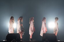 アップアップガールズ（仮）全曲ライブ2部の様子。（撮影：マツオシンジ）