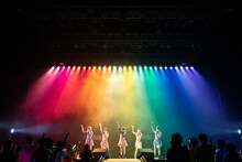 アップアップガールズ（仮）全曲ライブ2部の様子。（撮影：マツオシンジ）